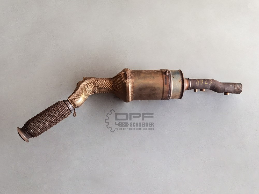 Dieselpartikelfilter ausgebaut vor der Reinigung